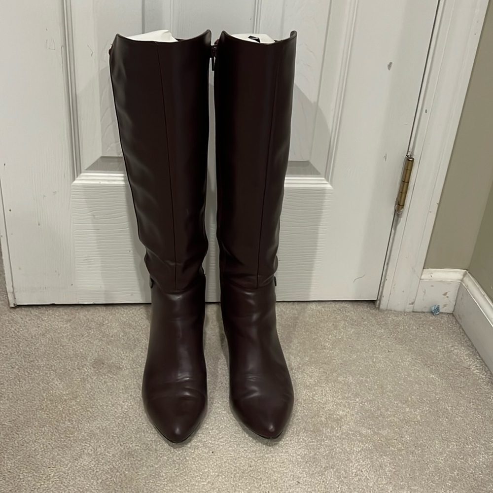 Knee boots. Like new. Alfani step flex.